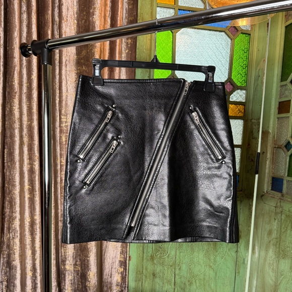 Revolve: Blank NYC Faux Leather Skirt -Size 26 - Picture 4 of 7